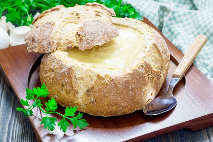 Receita de Caldo aos 4 Queijos com Pão Italiano