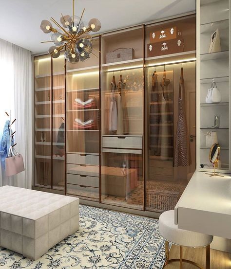 closet com porta de vidro