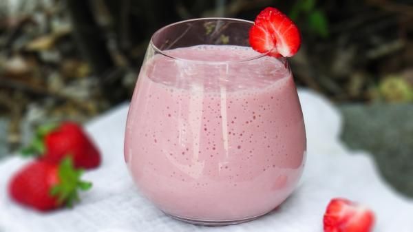 Receita de Drink de Morango com Leite Condensado, perfeito para os dias mais quentes!