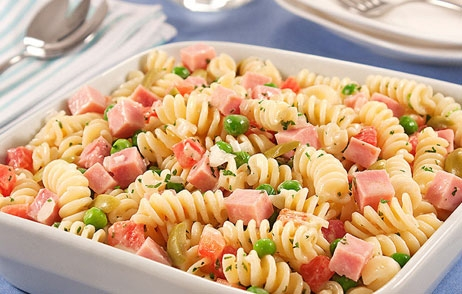 Receita de Salada de Macarrão para uma refeição leve, rápida e super saborosa