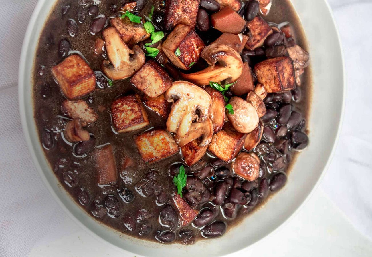 Receita de Feijoada de Cogumelos para quem é vegano sentir água na boca