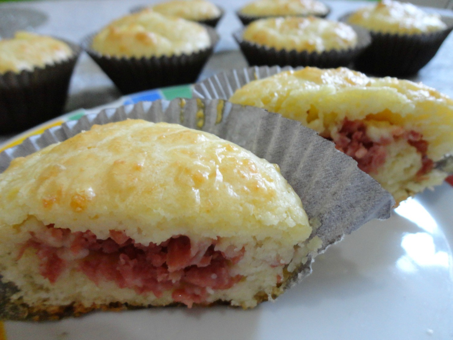 Receita de Cupcake Salgado de Calabresa e Parmesão. Uma ideia nova e sabor totalmente irresistível