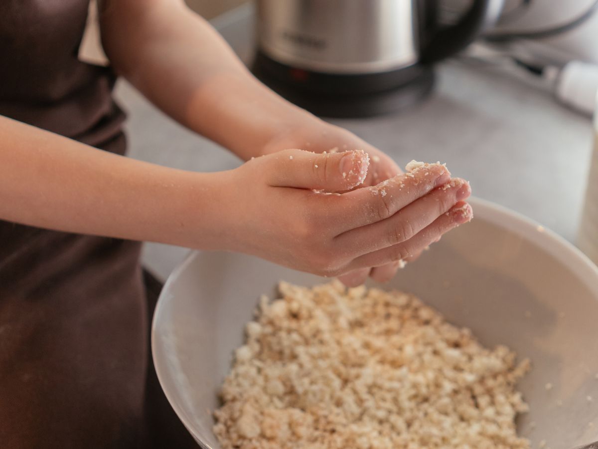 misturando-a-farofa-de-cebola