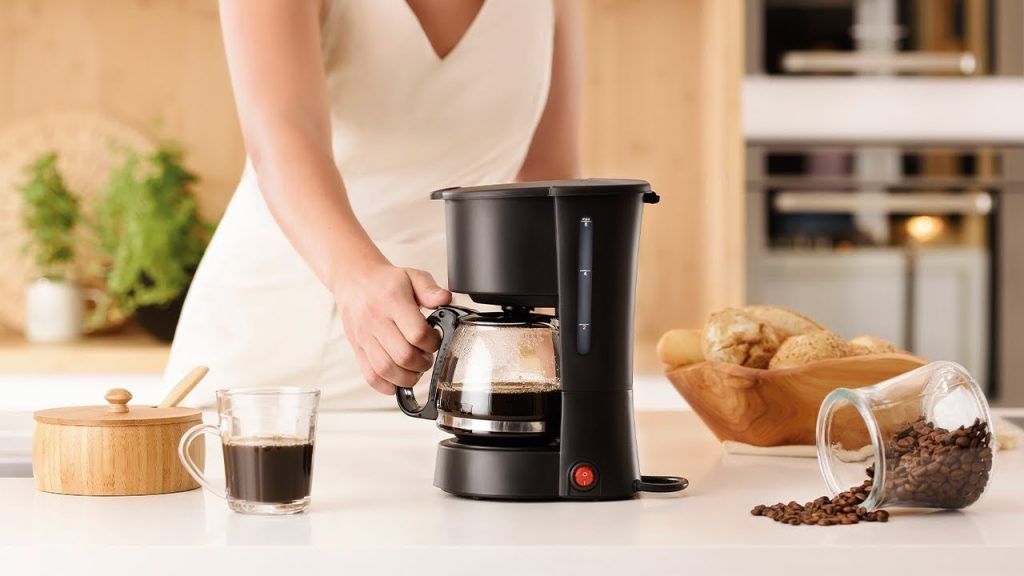 Como comprar a cafeteira ideal? Veja esses 6 detalhes para não errar na sua escolha