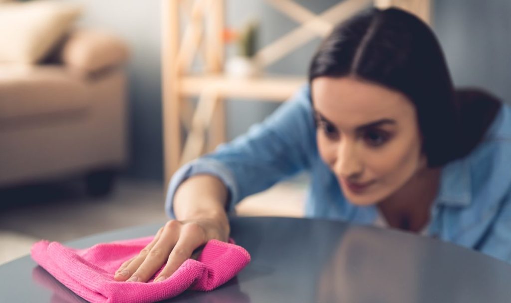 6 dicas para evitar poeira: confira essas maneiras básicas e eficazes para diminuir o pó em casa