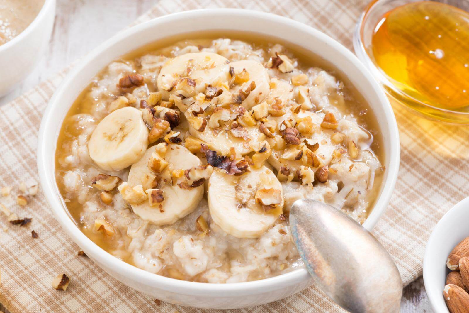 Receita de Mingau de Aveia Proteico para você dar uma variada em seu café da manhã