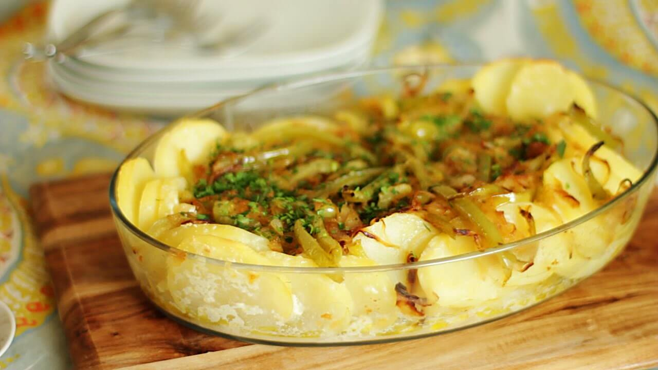 Receita de Bacalhau Desfiado ao Forno com Batatas para surpreender todo mundo