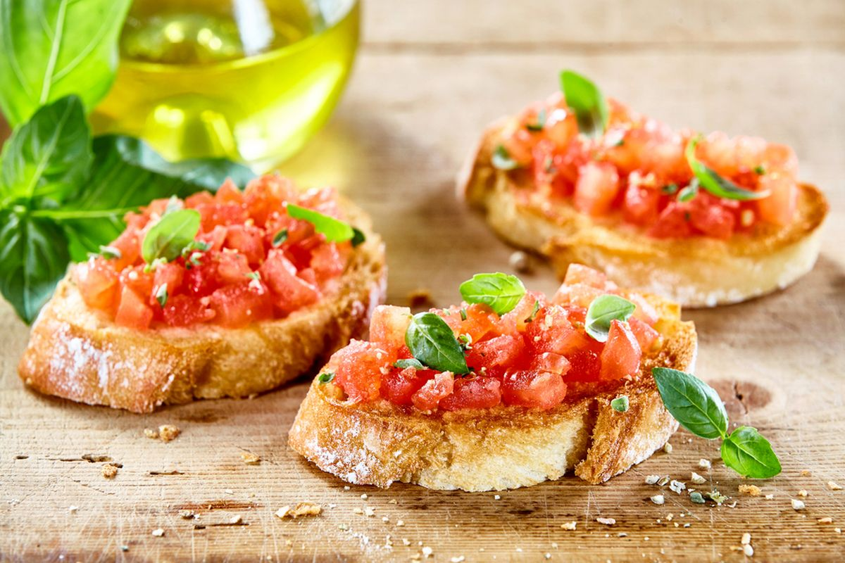 Receita de Crostini de Frango, um petisco italiano fácil e rápido que todos vão amar!