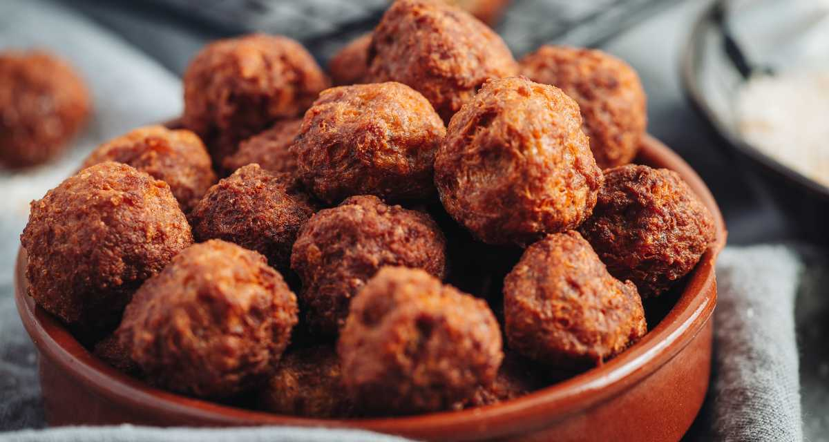 Receita de Bolinho de Carne Moída, uma ideia DIVINA para lanche ou petisco com amigos