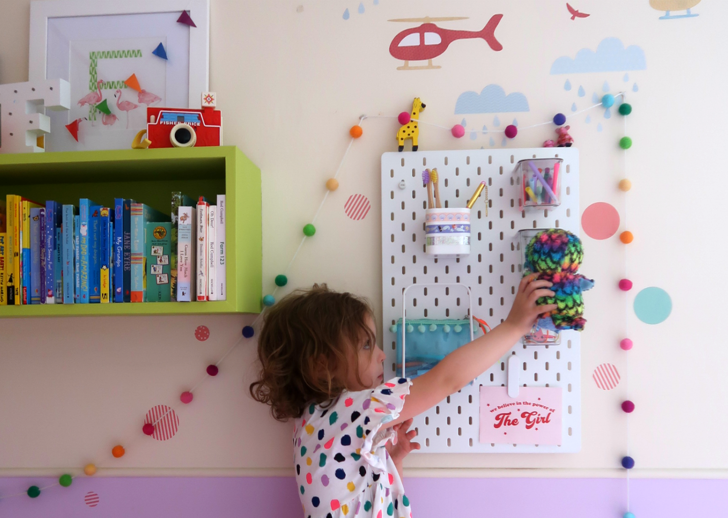 pegboard em quarto infantil