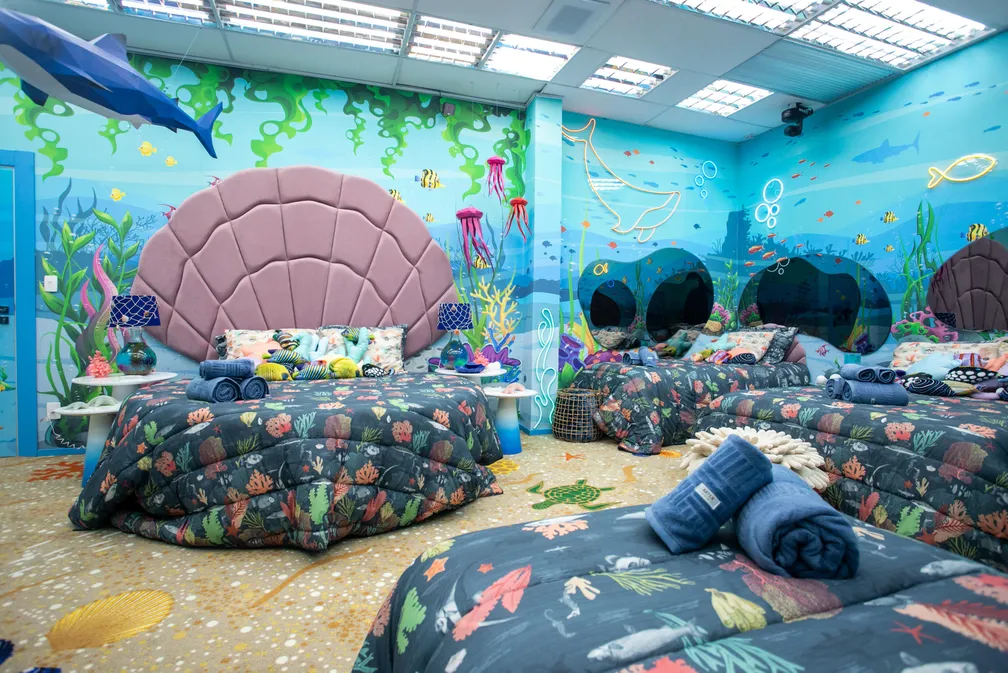 quarto do bbb 2023 com decoração de fundo do mar