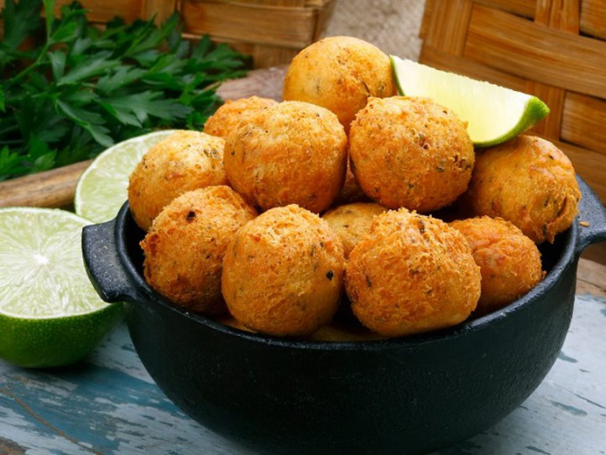 Receita de Bolinho de Peixe com Mandioca para unir sabor e muita crocância nesse acompanhamento simples de preparar