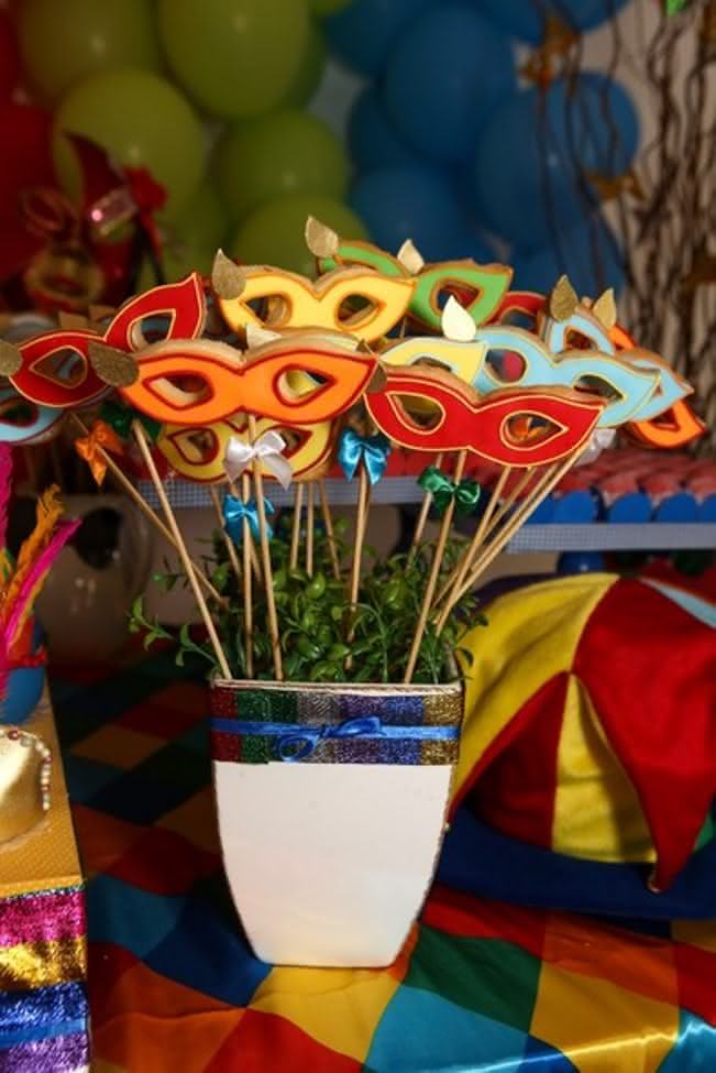 máscaras na decoração de carnaval em casa