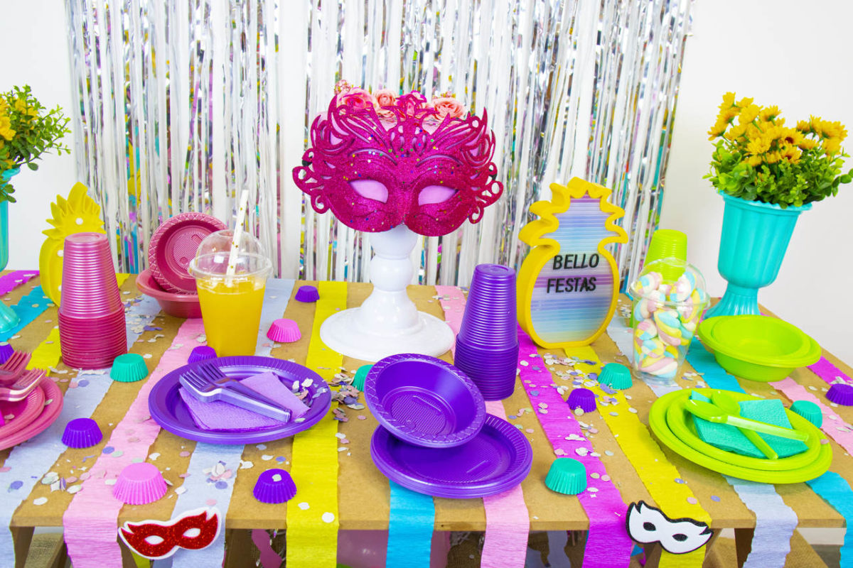 mesa decorada de carnaval