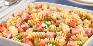 Receita de Salada de Macarrão para uma refeição leve, rápida e super saborosa