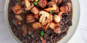 Receita de Feijoada de Cogumelos para quem é vegano sentir água na boca