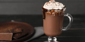 Receita de Chocolate Quente com Conhaque, uma versão fácil e surpreendente para adultos