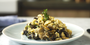 Receita de Risoto de Funghi, que fica super cremosa e é fácil e rápida de fazer para o fim de semana