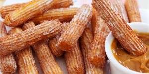 Receita de Churros Fake, uma alternativa que pode ser assada e para colocar o recheio que quiser