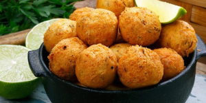 Receita de Bolinho de Peixe com Mandioca para unir sabor e muita crocância nesse acompanhamento simples de preparar