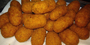 Receita de Croquete de Bacon e Queijo, fácil de fazer e ideal como um petisco no domingo