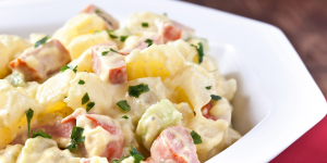 Receita de Salada de Batata Alemã, saladinha diferenciada que você pode oferecer no jantar ou almoço