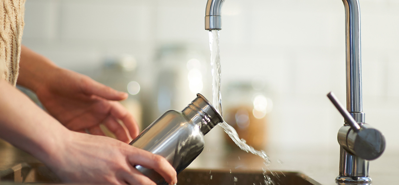 CONHEÇA o jeito mais fácil de limpar garrafa térmica com leite azedo