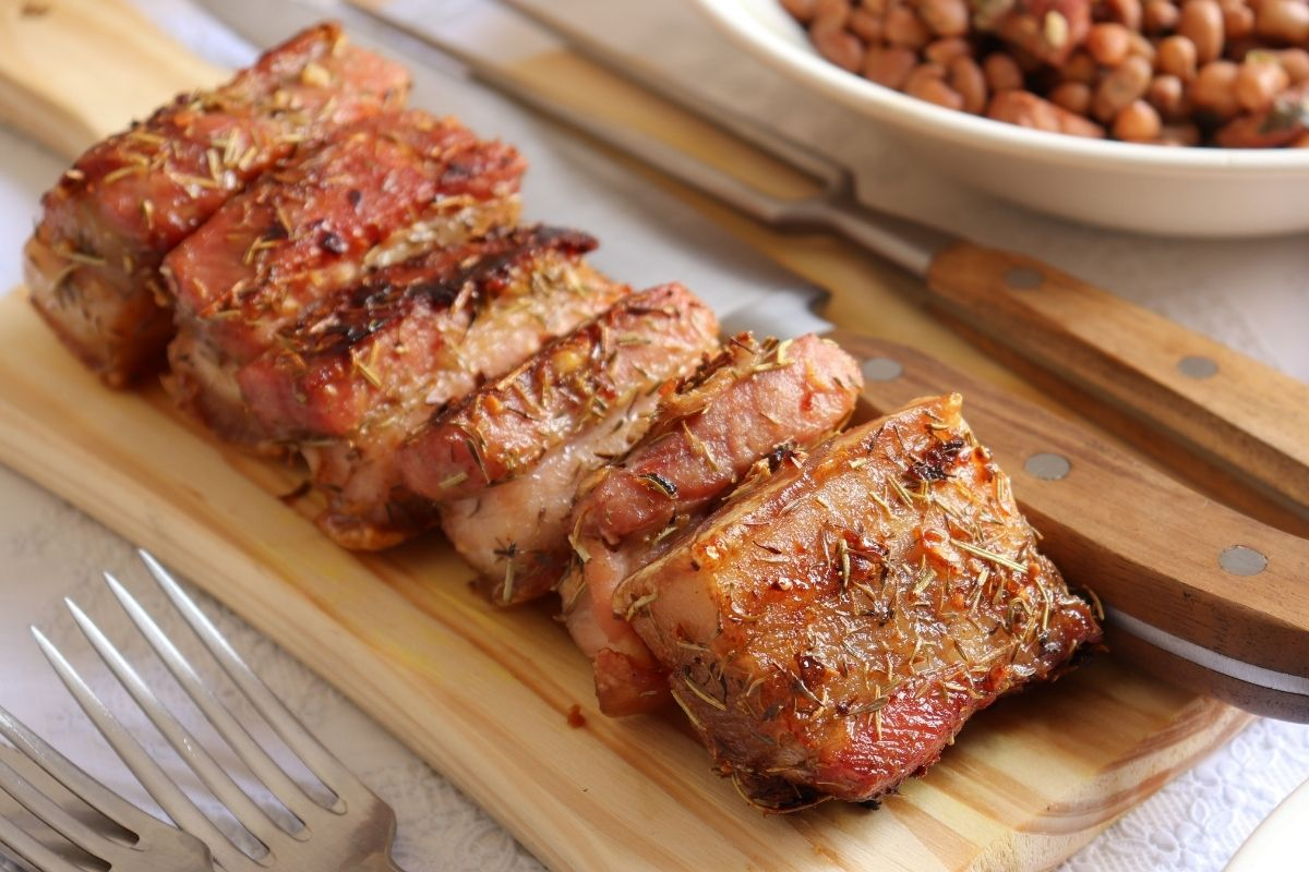 Receita de Barriga de Porco Assada com Erva-doce, um prato INCRÍVEL para um almoço de domingo