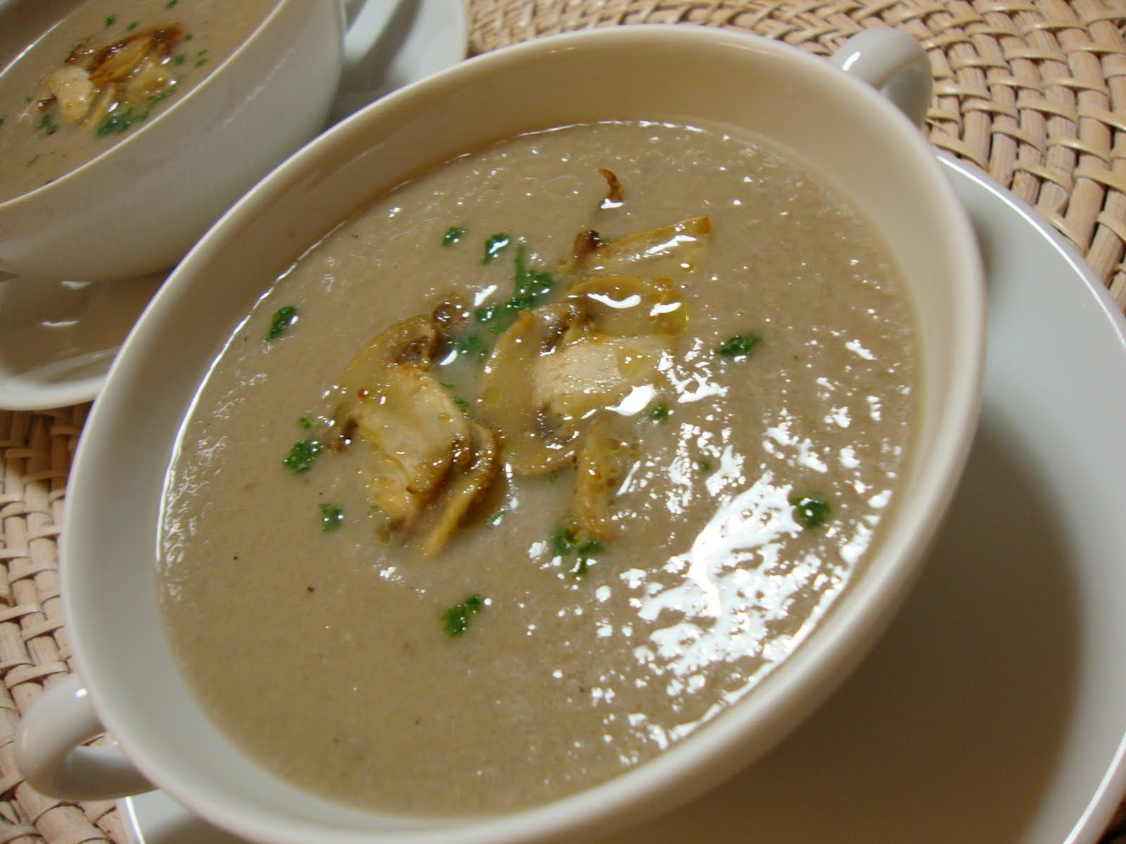 Receita de Creme de Cogumelos, opção bem leve para esses dias que já começam a bater o friozinho