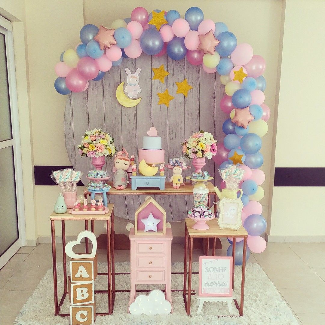 decoração de chá de bebê com tons pastel