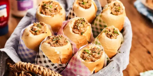 Receita de Buraco Quente, um sanduíche de carne moída com o pão francês que todo mundo adora