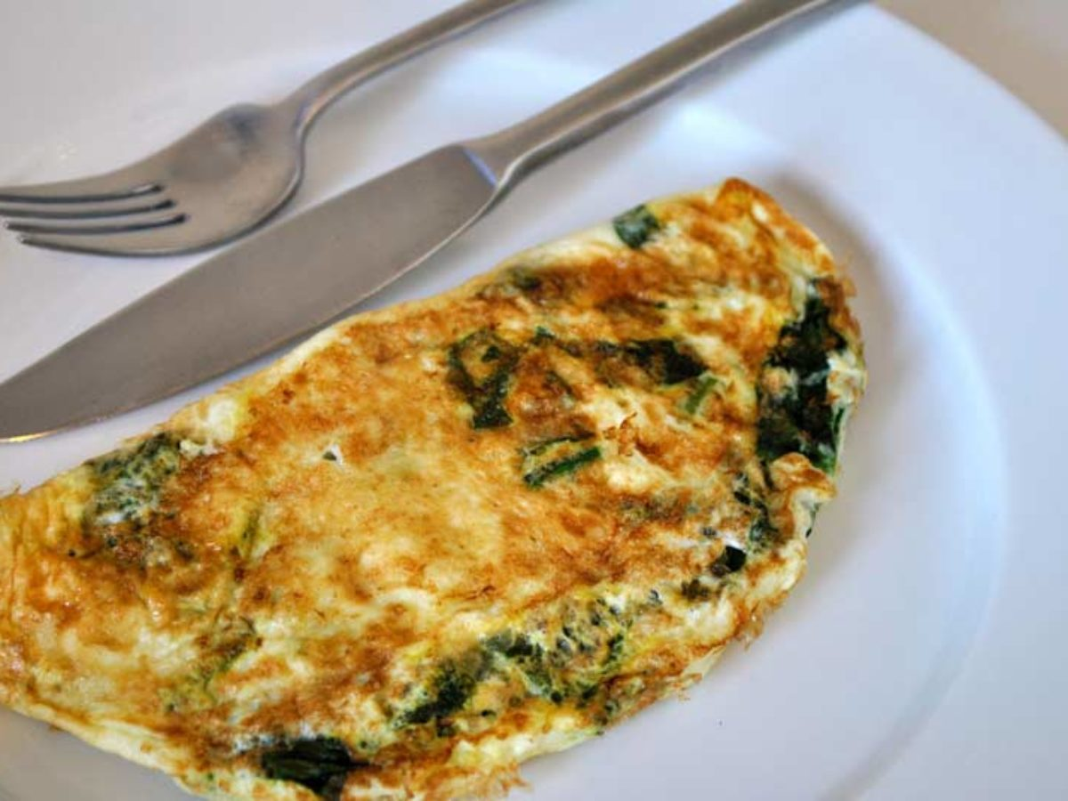 Receita de Omelete de Tomate e Abobrinha para um café da manhã nutritivo apressado