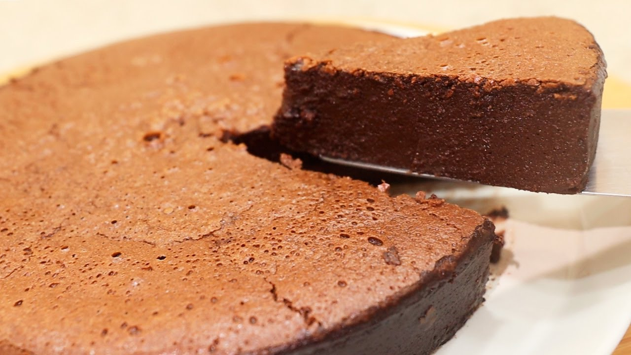 Receita de Bolo de Chocolate sem Farinha: SUPREENDA-SE COM ESSA DELÍCIA!