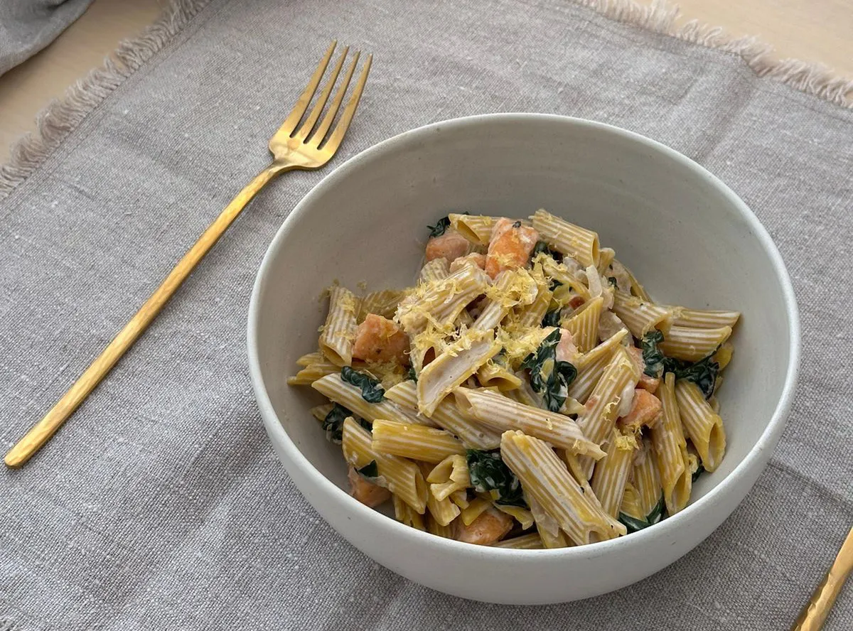 Macarrão Penne com Salmão e Espinafre