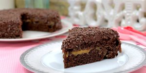 Bolo de Chocolate Recheado de Doce de Leite