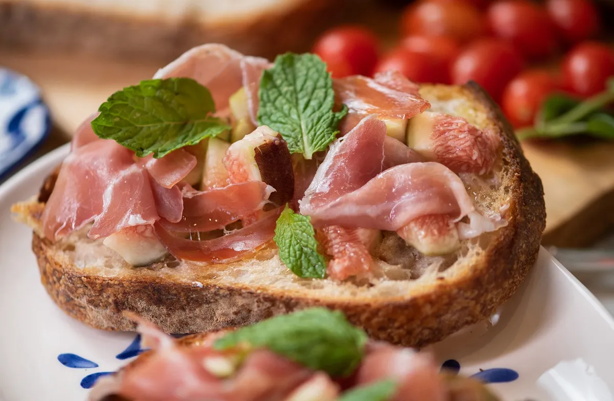 Bruschetta de Presunto Cru, Figos e Hortelã