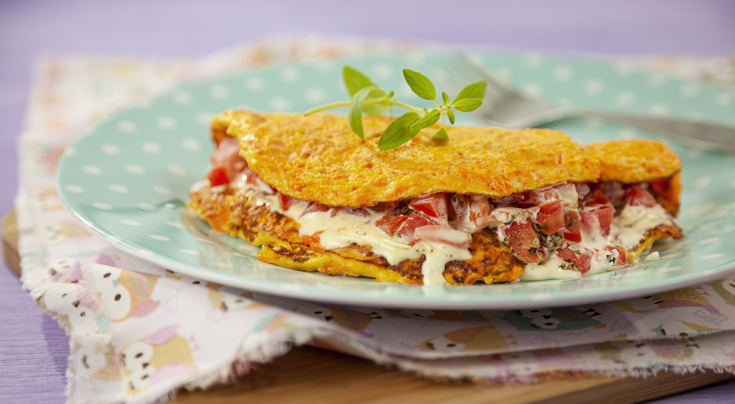 Crepioca de Cenoura com Tomate e Requeijão