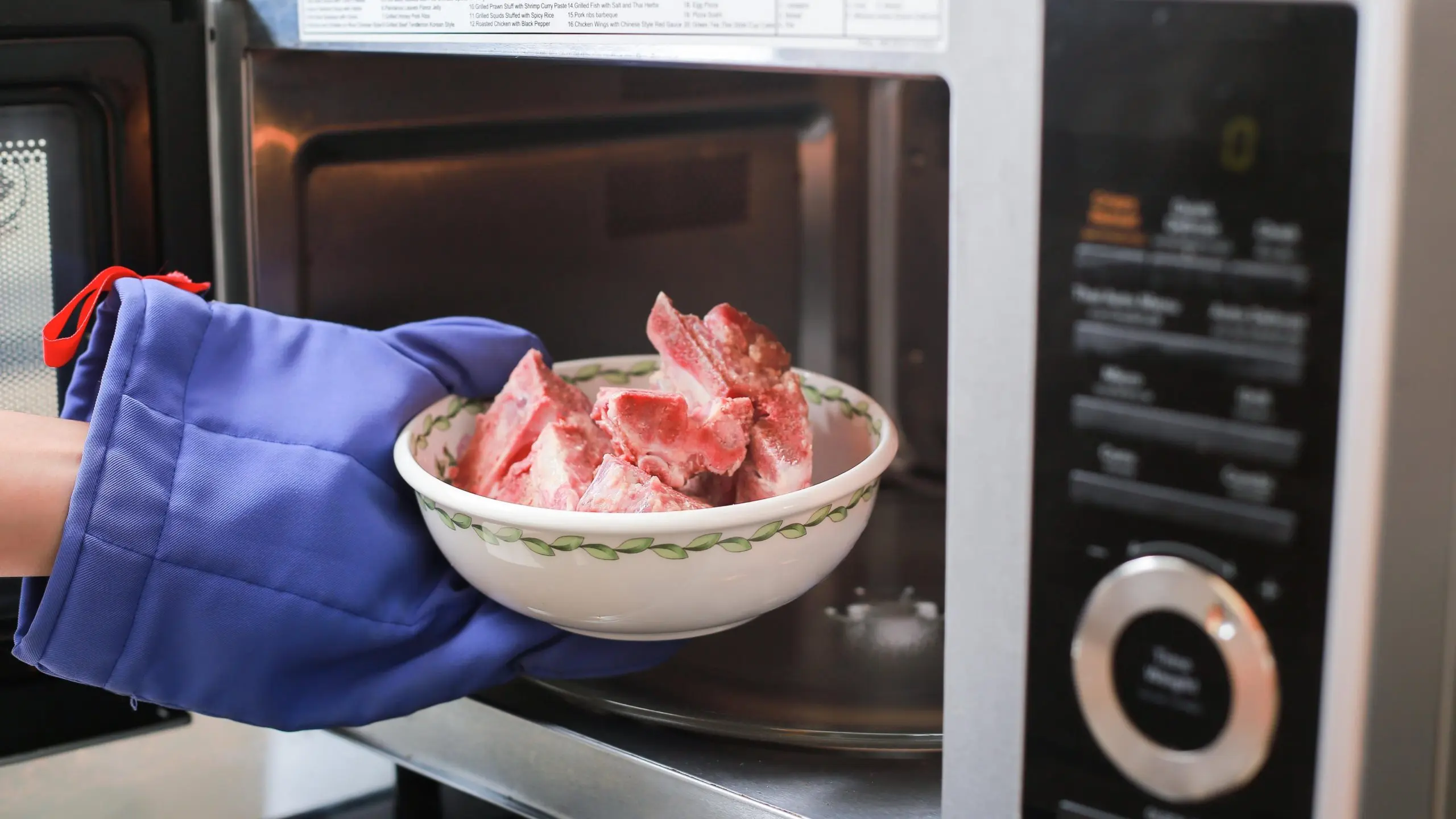 descongelamento de carne no micro-ondas