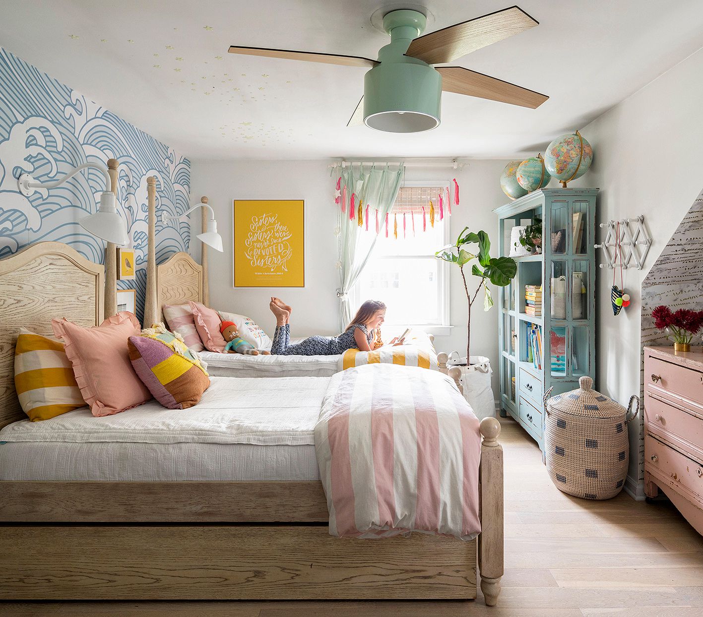 quarto infantil com ventilador de teto