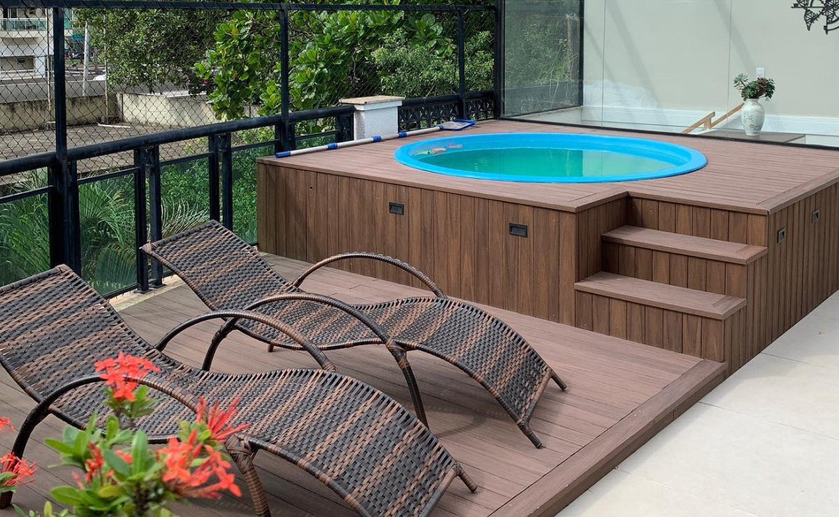 deck com piscina de caixa d'água