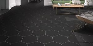 porcelanato preto hexagonal em casa