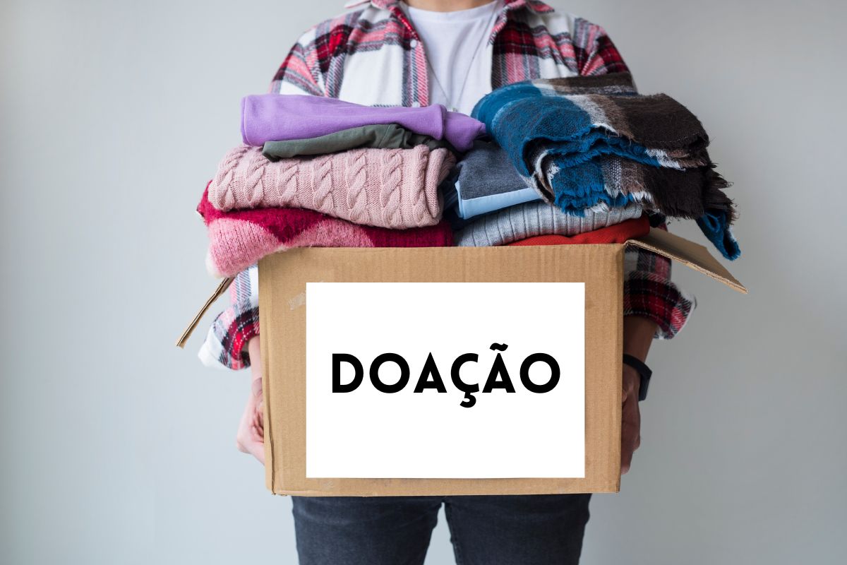 Doe as roupas que você não usa mais