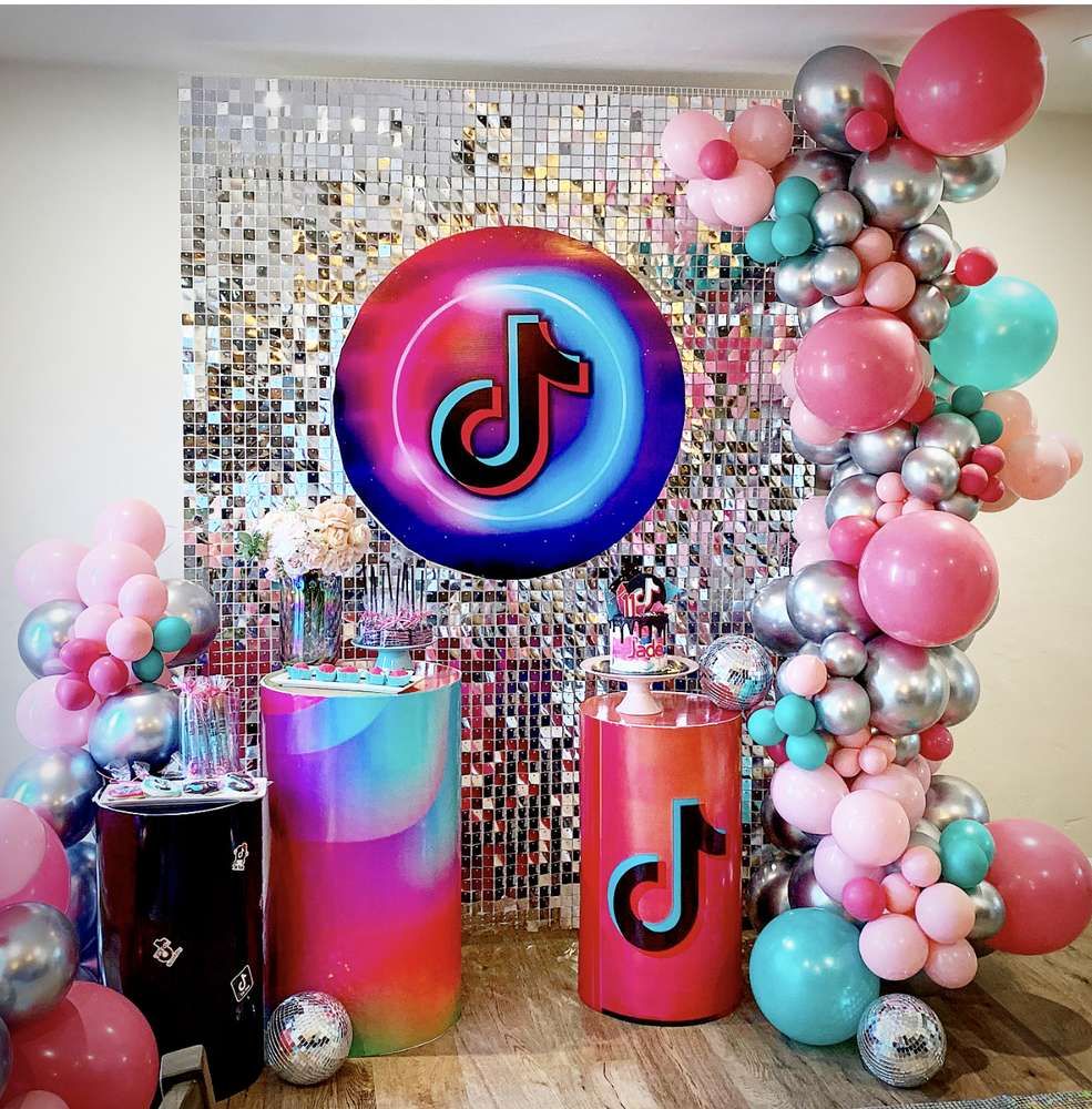 decoração de festa com tema tik tok