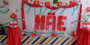 decoração de dia das mães em escola com balões