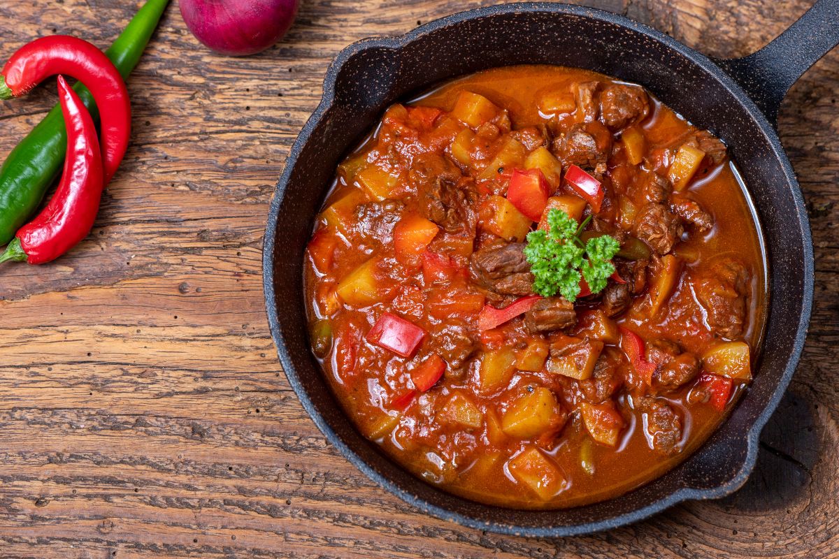 receita de goulash de carne húngaro