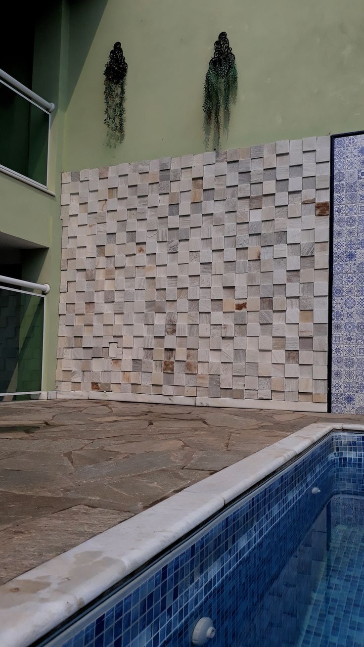 revestimento borda de piscina mármore